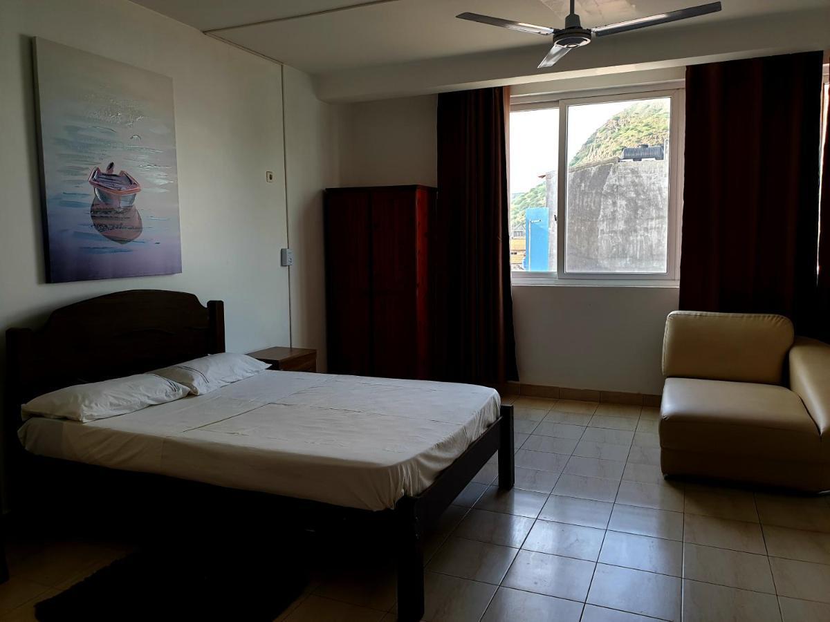 Guest House Mangui Baxu Rooms & Apartment Tarrafal  Buitenkant foto