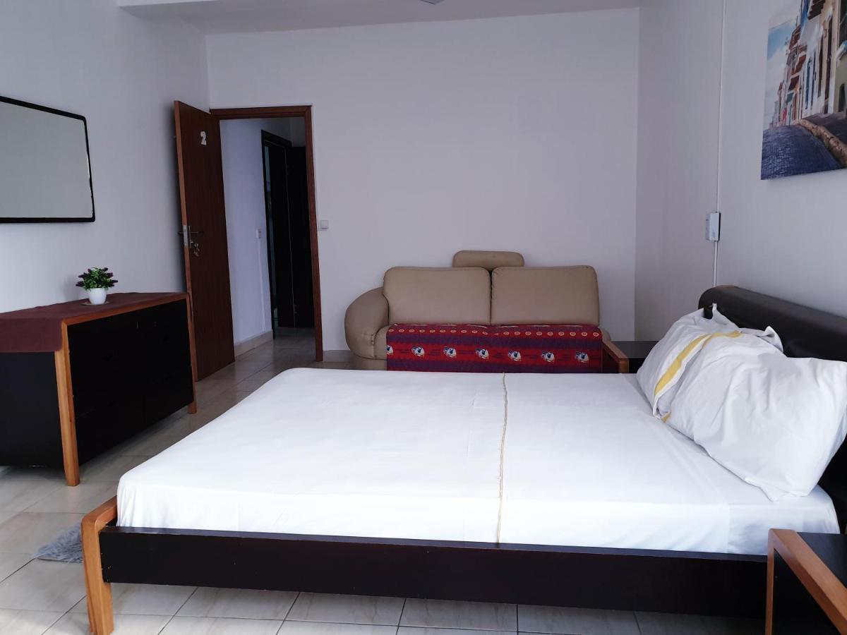 Guest House Mangui Baxu Rooms & Apartment Tarrafal  Buitenkant foto